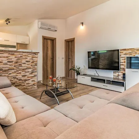Five-bedroom Holiday In * Kastel Novi