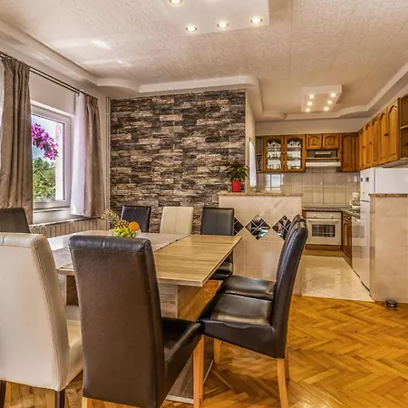Holiday home Five-bedroom Holiday In