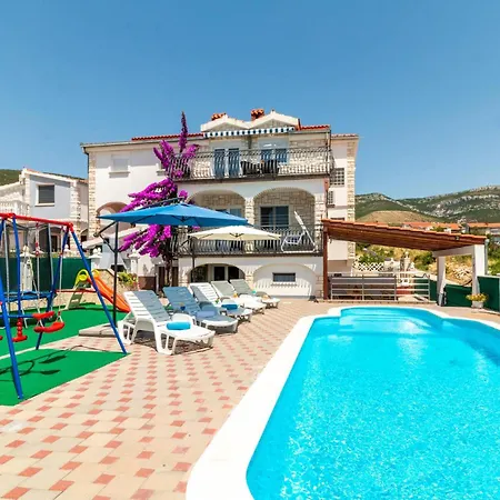 Five-bedroom Holiday In Holiday home *