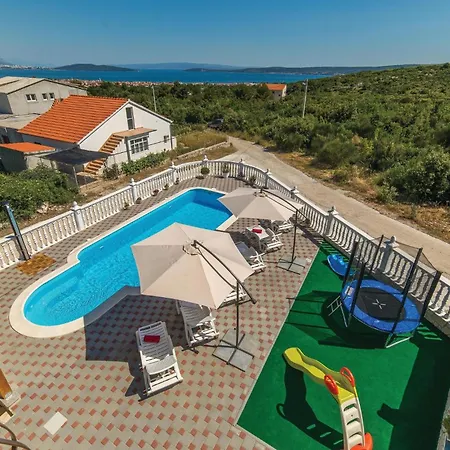 Five-bedroom Holiday In *
