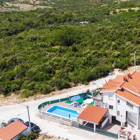 Five-bedroom Holiday In *