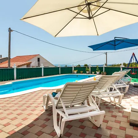 Five-bedroom Holiday In