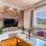 بيت للعطل Five-bedroom In *