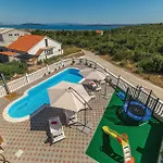 Five-bedroom In *