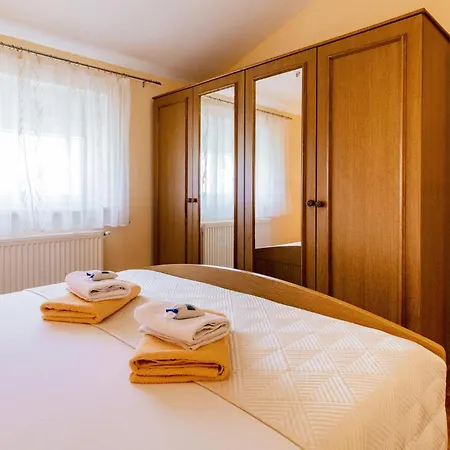 펜션 Five-bedroom In
