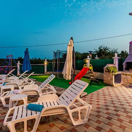 Five-bedroom In بيت للعطل *