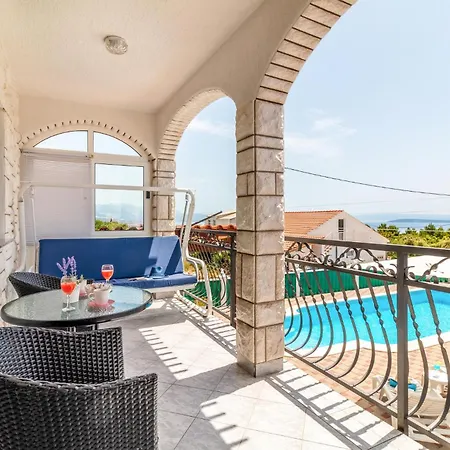 펜션 Five-bedroom In *